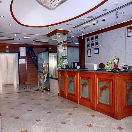 Dolphin Hotel Apartments Дубай Экстерьер фото